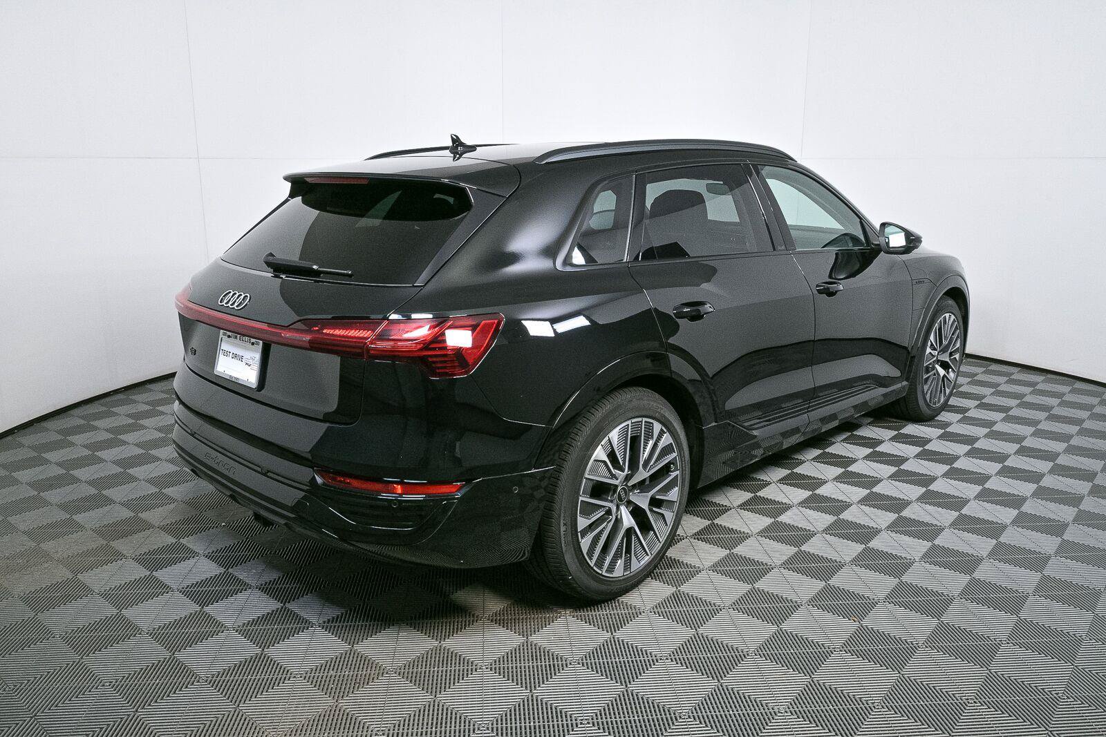 Used 2024 Audi Q8 e-tron Prestige w/ Prestige Package AWD/4WD image 3