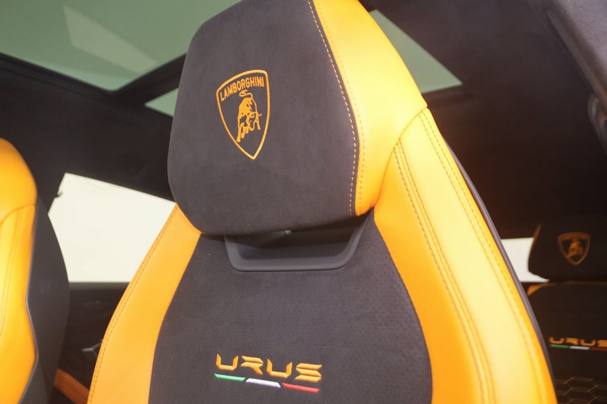 Used 2021 Lamborghini Urus AWD/4WD image 42