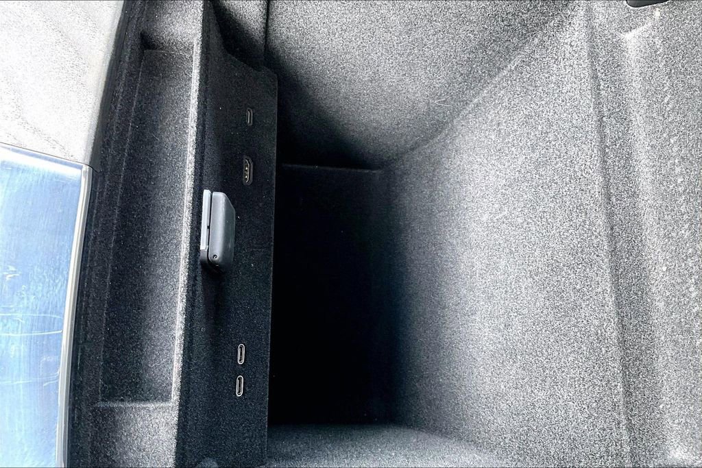 Certified 2025 Cadillac Escalade IQ Luxury 2 w/ LPO, Premium Carpet Package AWD/4WD image 16