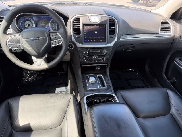 Used 2022 Chrysler 300 Touring L RWD image 10