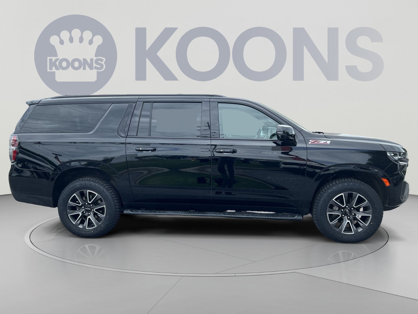Used 2023 Chevrolet Suburban Z71 w/ Luxury Package AWD/4WD image 8