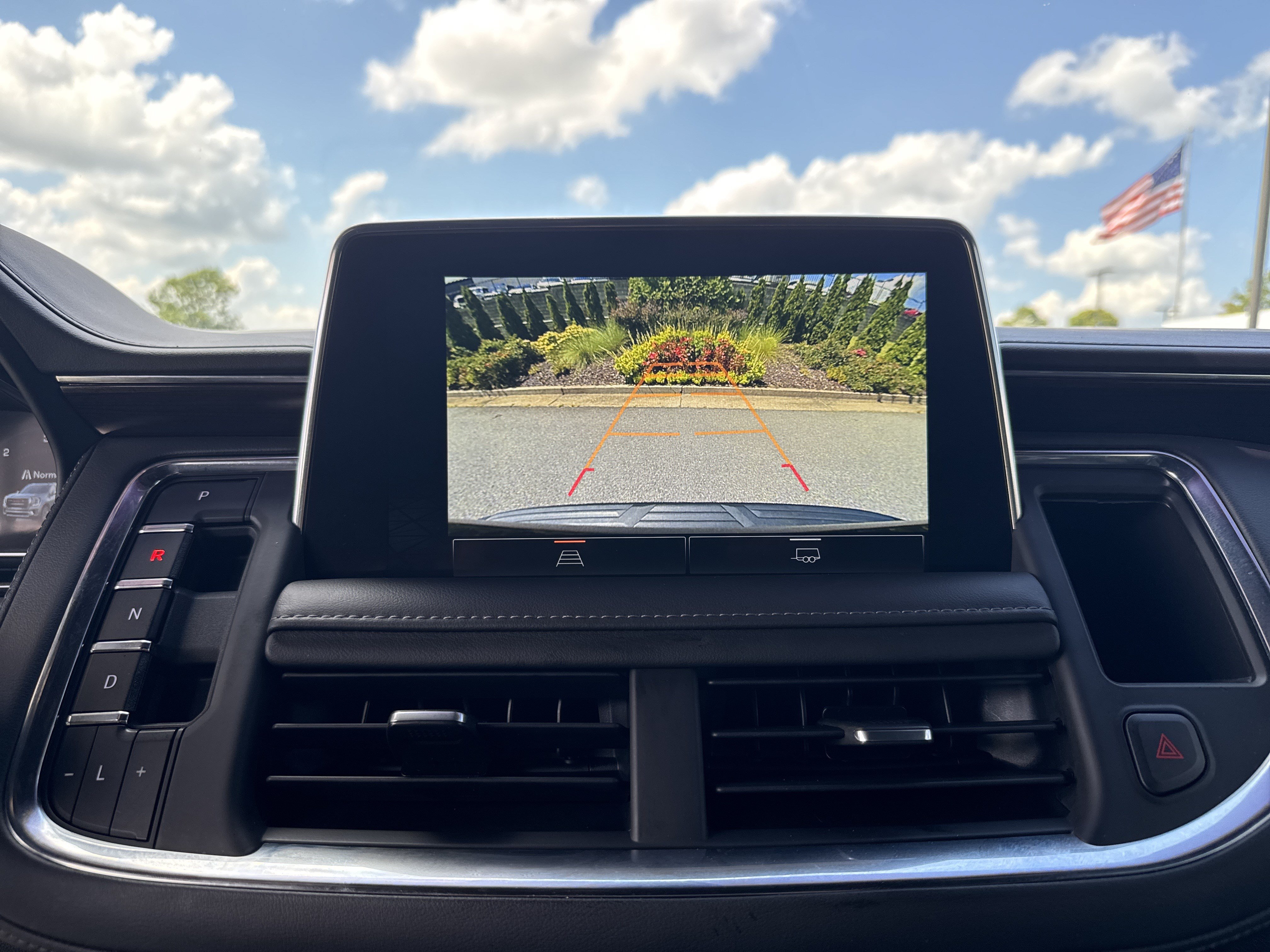 Used 2022 GMC Yukon SLE w/ Gmc Pro Safety Plus Package AWD/4WD image 25