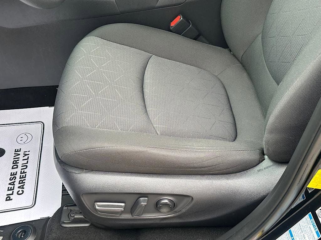 Certified 2019 Toyota RAV4 XLE w/ Convenience Package AWD/4WD image 11