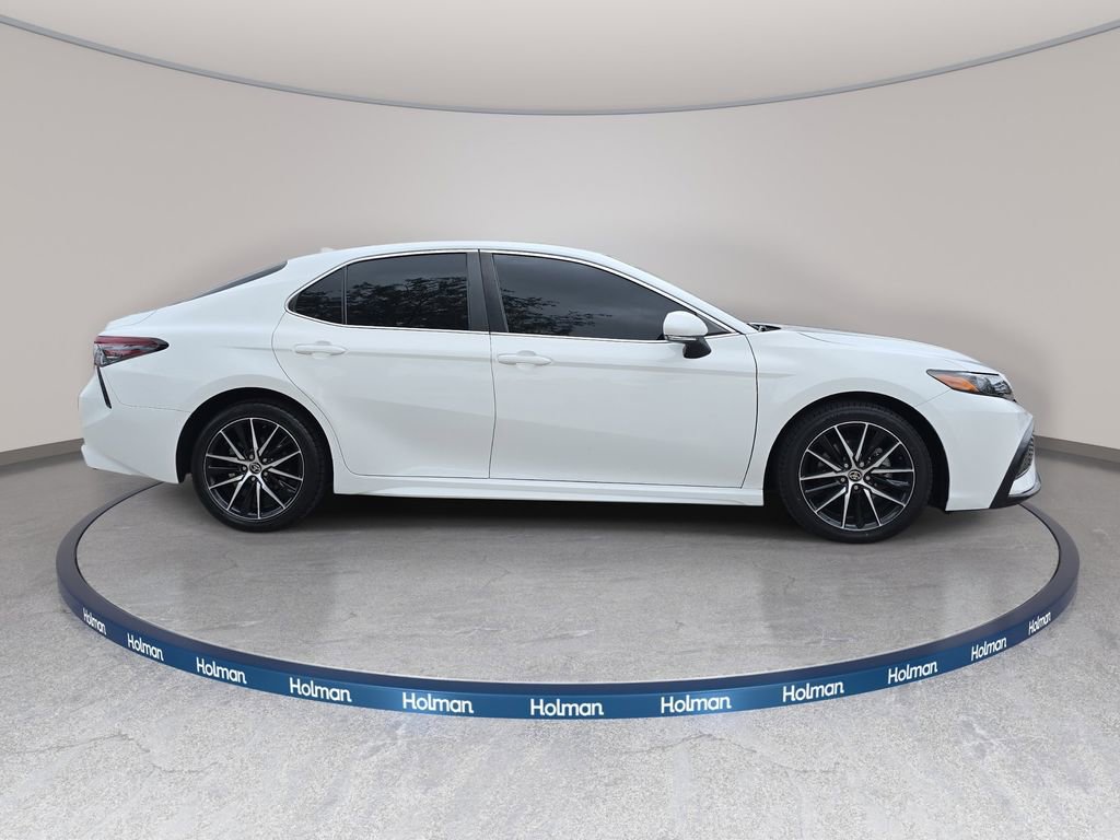 Used 2022 Toyota Camry SE image 5