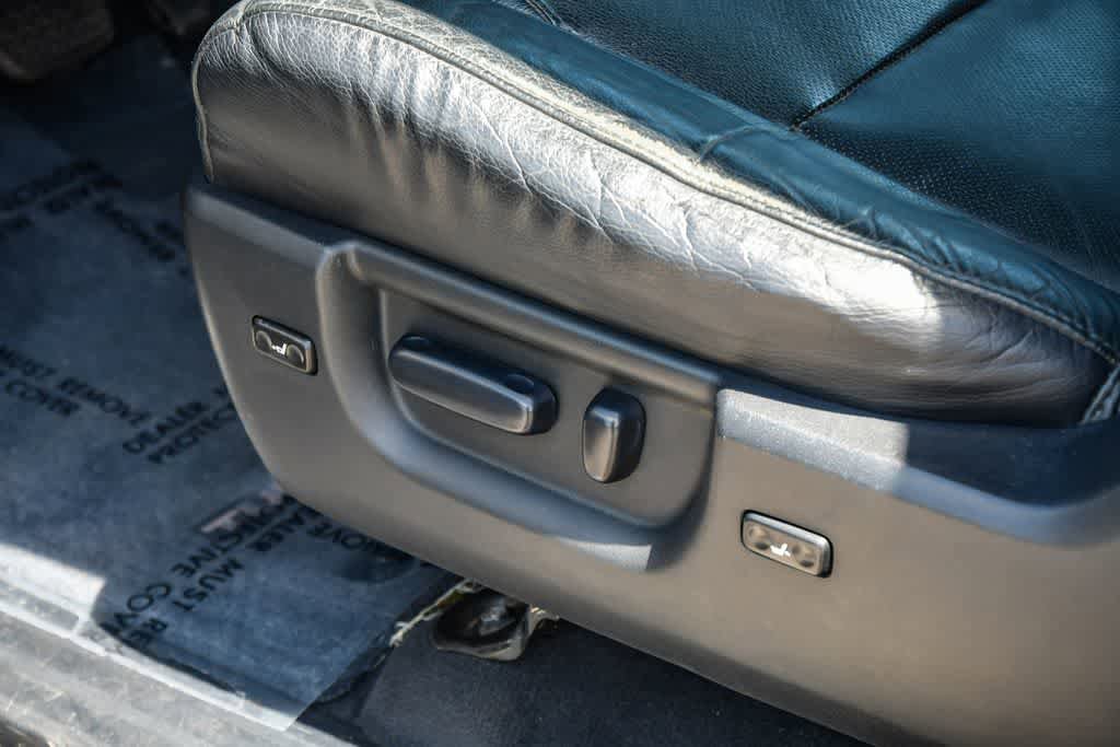Used 2013 Toyota Tundra Platinum w/ Platinum Pkg RWD image 28