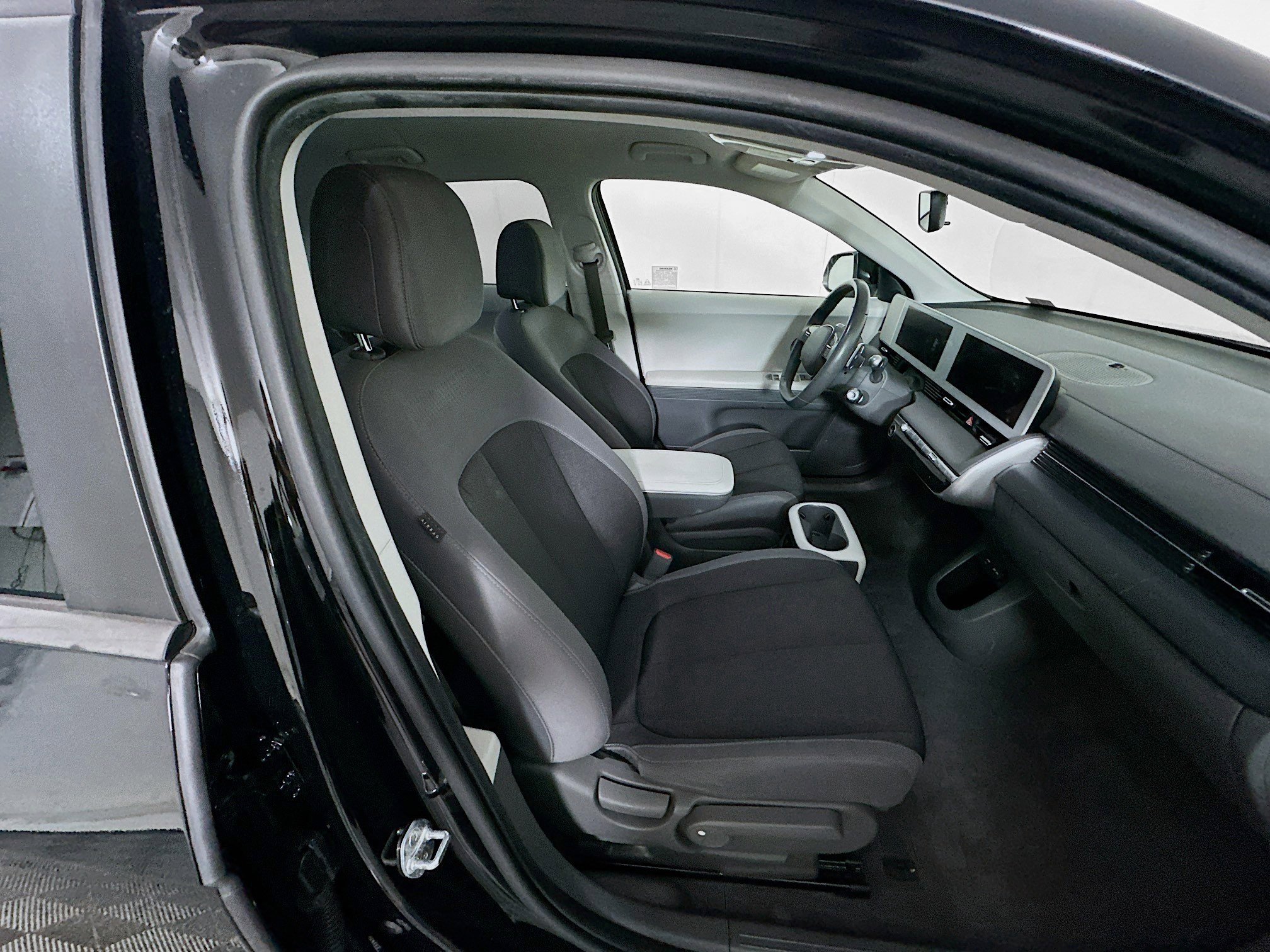 Used 2024 Hyundai Ioniq 5 SE RWD image 29