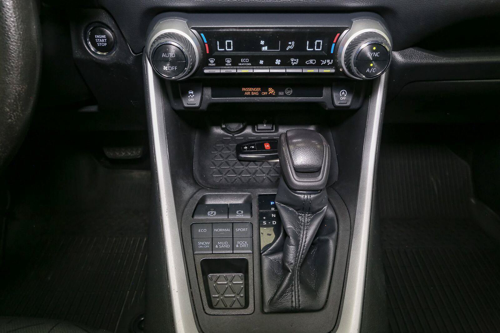 Used 2021 Toyota RAV4 XLE AWD/4WD image 27