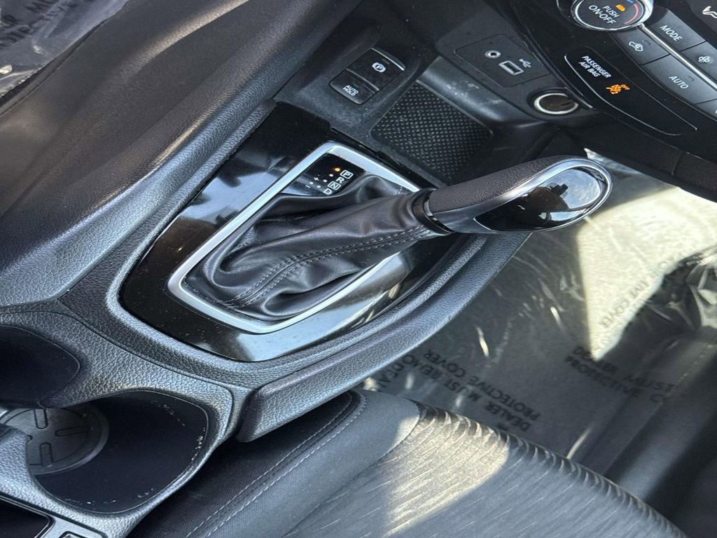 Used 2019 Nissan Rogue SV w/ Premium Package image 28