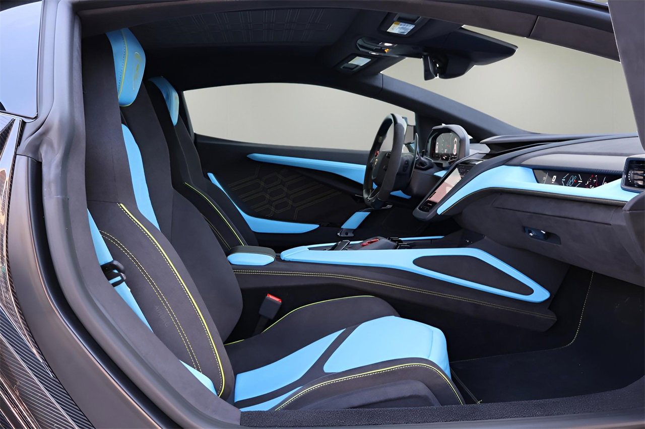 Used 2025 Lamborghini Revuelto image 14