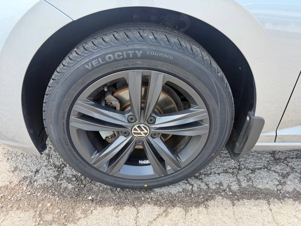 Certified 2022 Volkswagen Jetta SE FWD image 7