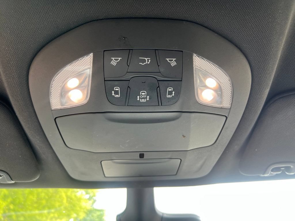 Used 2024 Chrysler Pacifica Limited FWD image 22