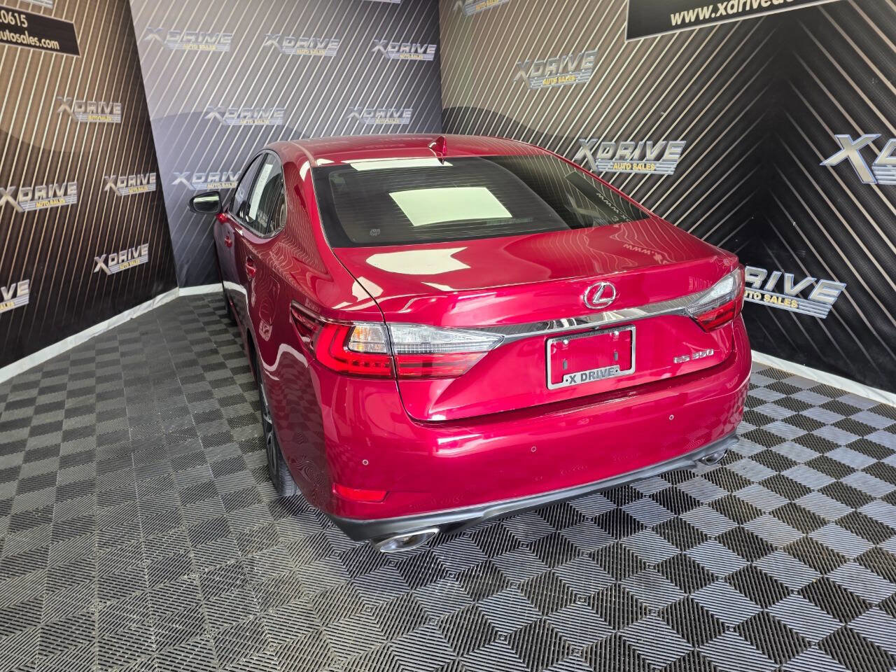 Used 2016 Lexus ES 350 w/ Luxury Package w/Wood Trim image 11