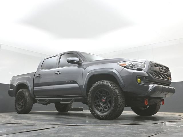 Used 2017 Toyota Tacoma TRD Sport AWD/4WD image 41
