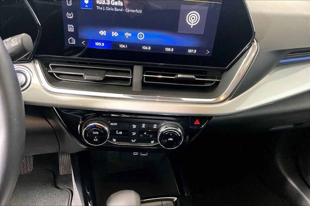 Used 2025 Chevrolet Trax LT w/ LT Convenience Package image 24