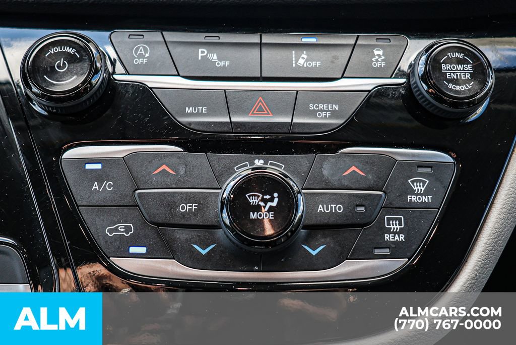 Used 2024 Chrysler Pacifica Touring-L FWD image 43