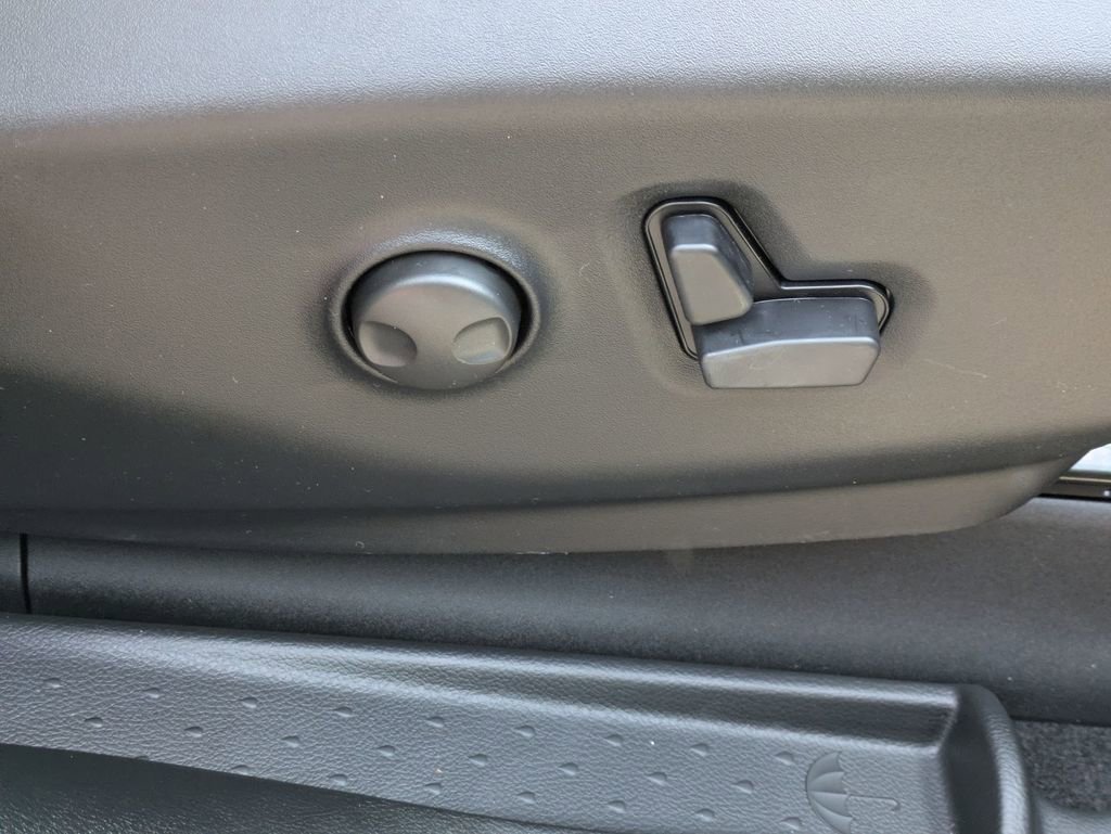 New 2026 Chrysler Pacifica Limited image 40