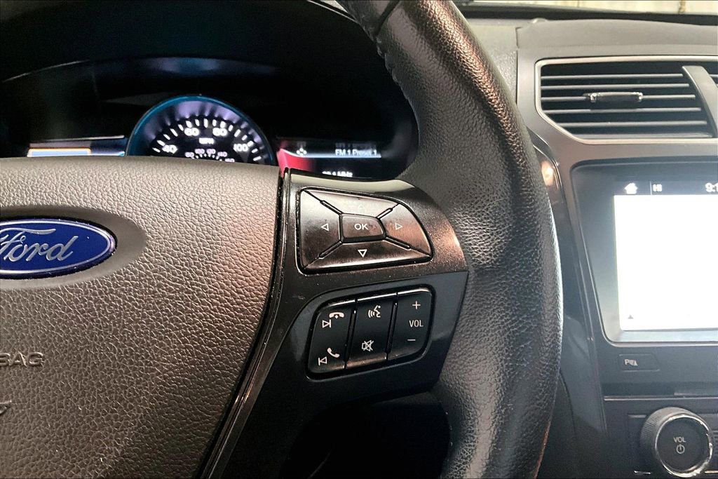 Used 2018 Ford Explorer XLT w/ XLT Appearance Package image 11