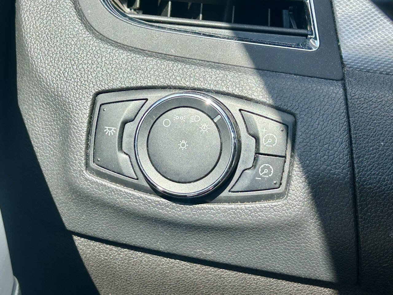 Used 2013 Ford Edge SEL FWD image 26