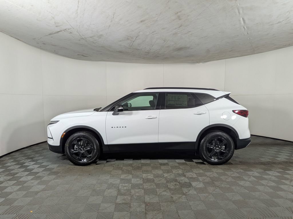 New 2026 Chevrolet Blazer LT w/ Midnight/Sport Edition AWD/4WD image 3