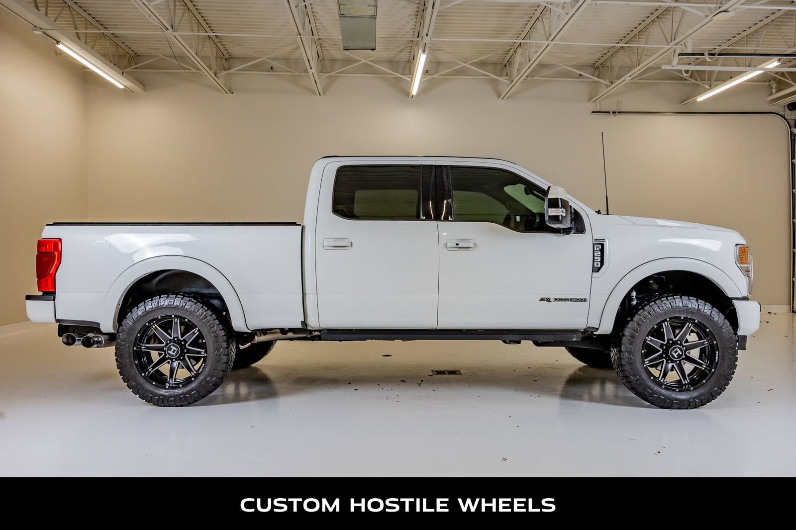 Used 2022 Ford F250 Platinum w/ FX4 Off-Road Package AWD/4WD image 10