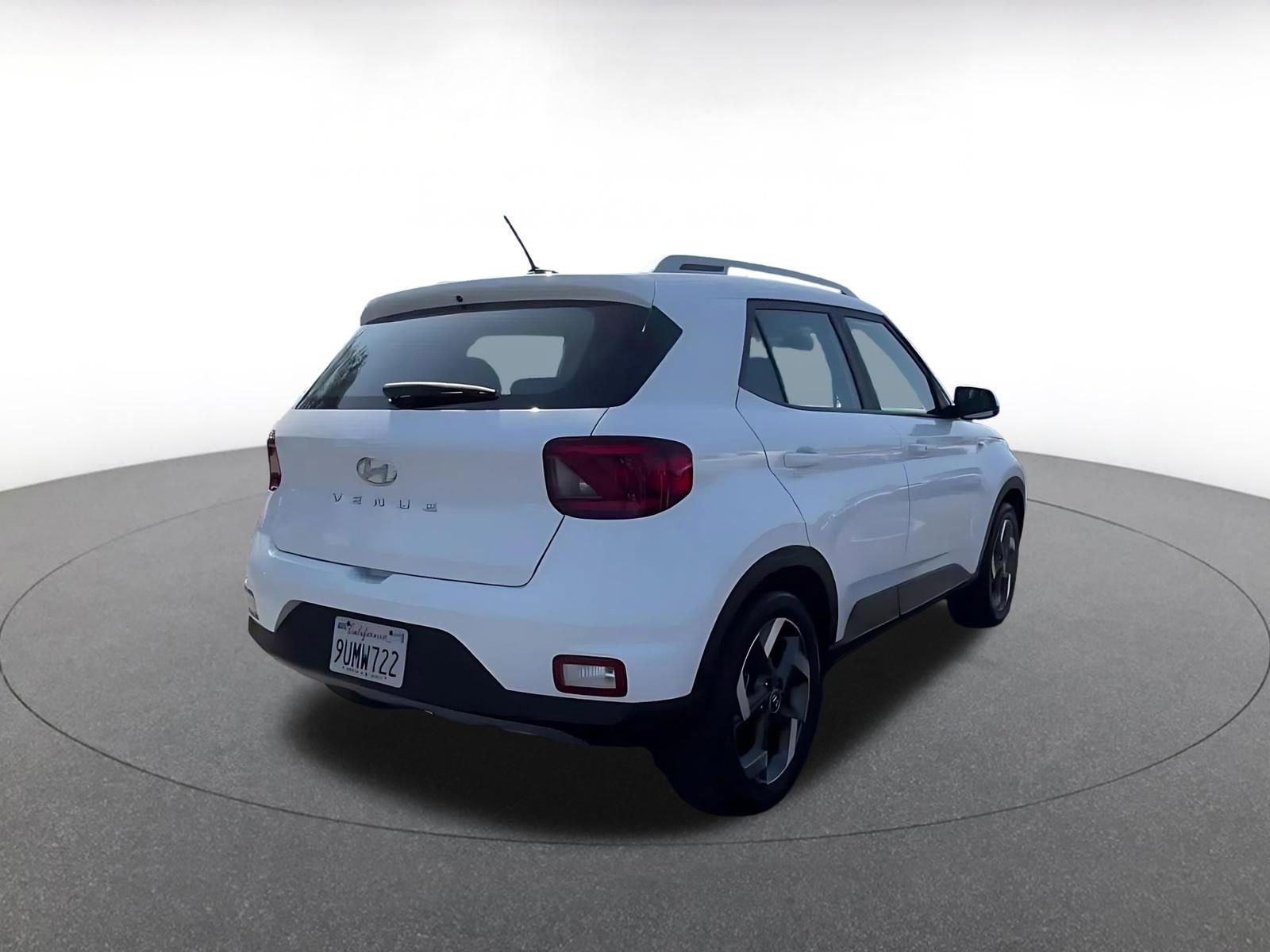 Used 2025 Hyundai Venue SEL FWD image 15