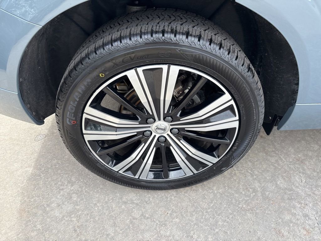 Certified 2023 Volvo XC60 B5 Plus w/ Climate Package image 13