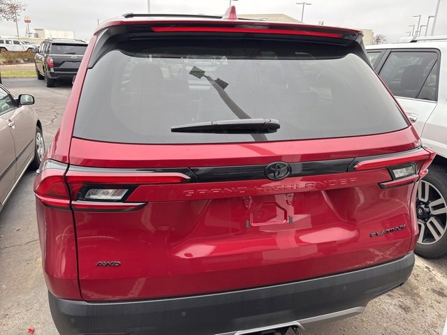 Used 2025 Toyota Grand Highlander AWD image 6