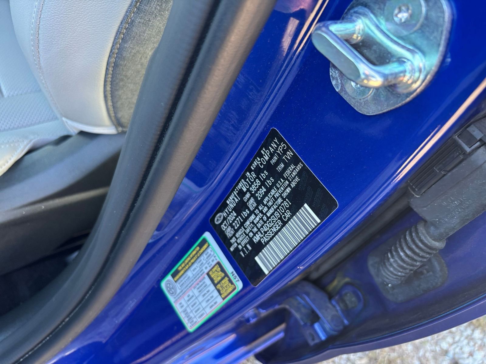 Used 2025 Hyundai Elantra Limited image 32