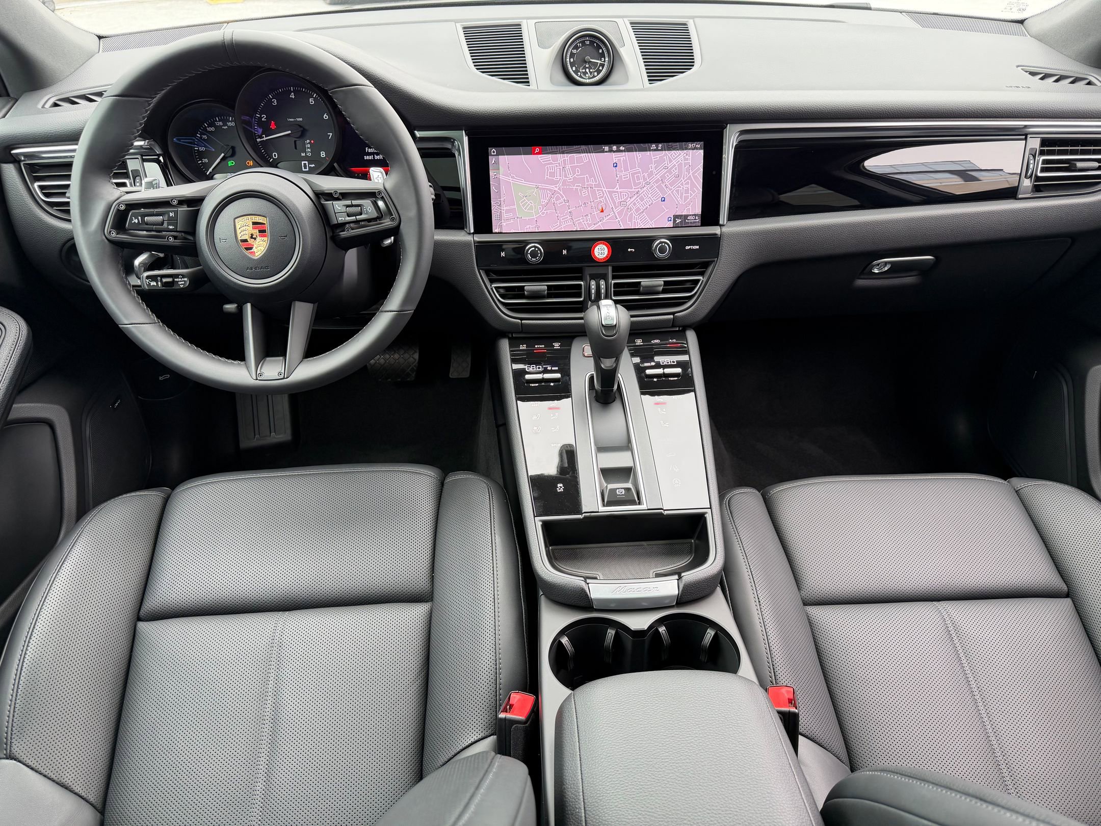 Certified 2026 Porsche Macan AWD/4WD image 24