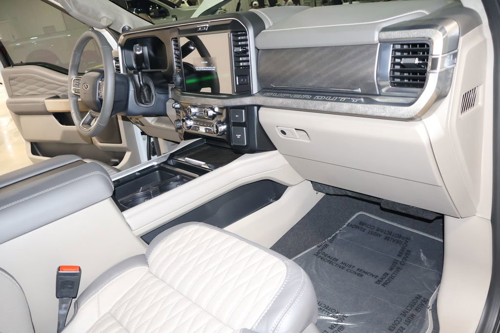 Used 2025 Ford F250 Platinum w/ Platinum Plus Package image 37