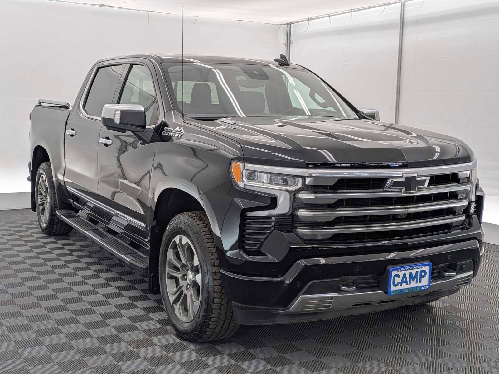 Used 2024 Chevrolet Silverado 1500 High Country w/ Technology Package AWD/4WD image 8