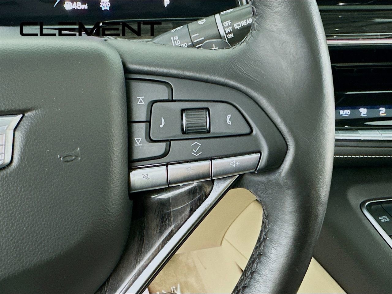 Used 2021 Cadillac Escalade ESV Premium Luxury w/ Driver Assist Tech Package AWD/4WD image 17