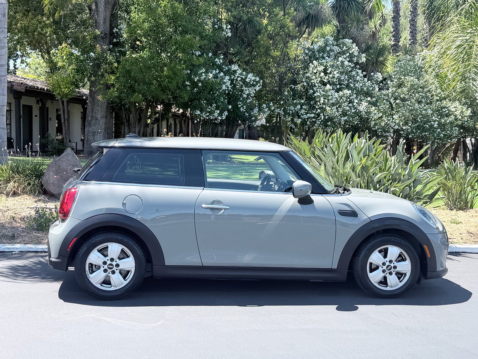 Used 2022 MINI Cooper 2-Door Hardtop FWD image 5