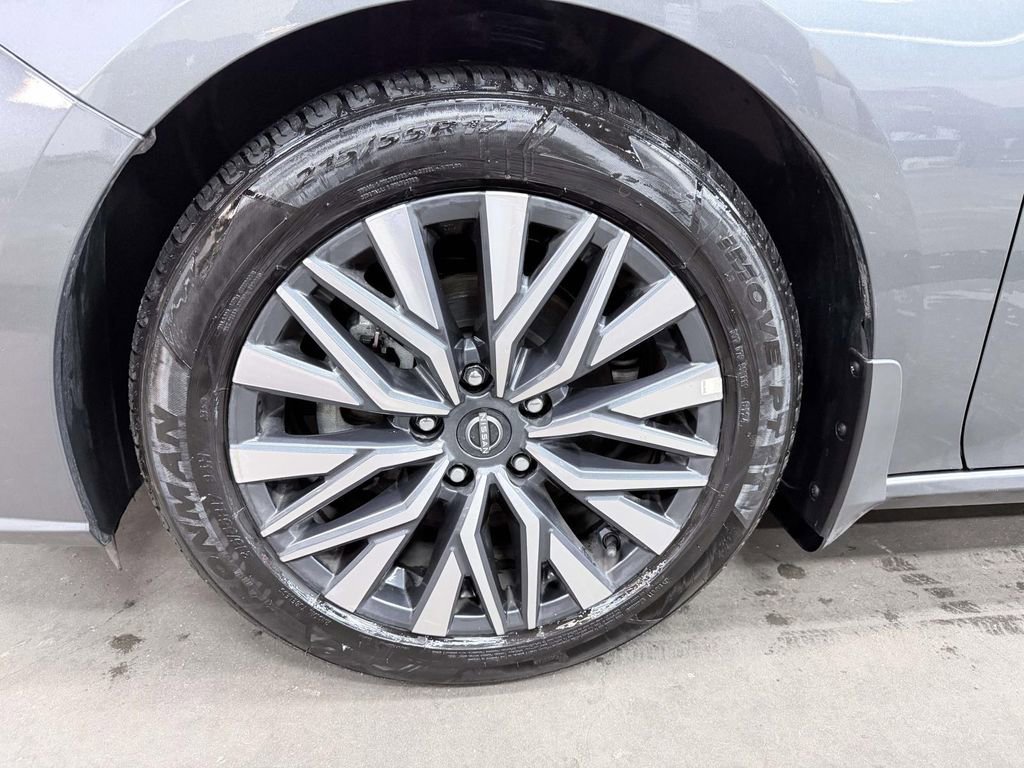 Used 2025 Nissan Altima 2.5 SV w/ SV Premium Package FWD image 10