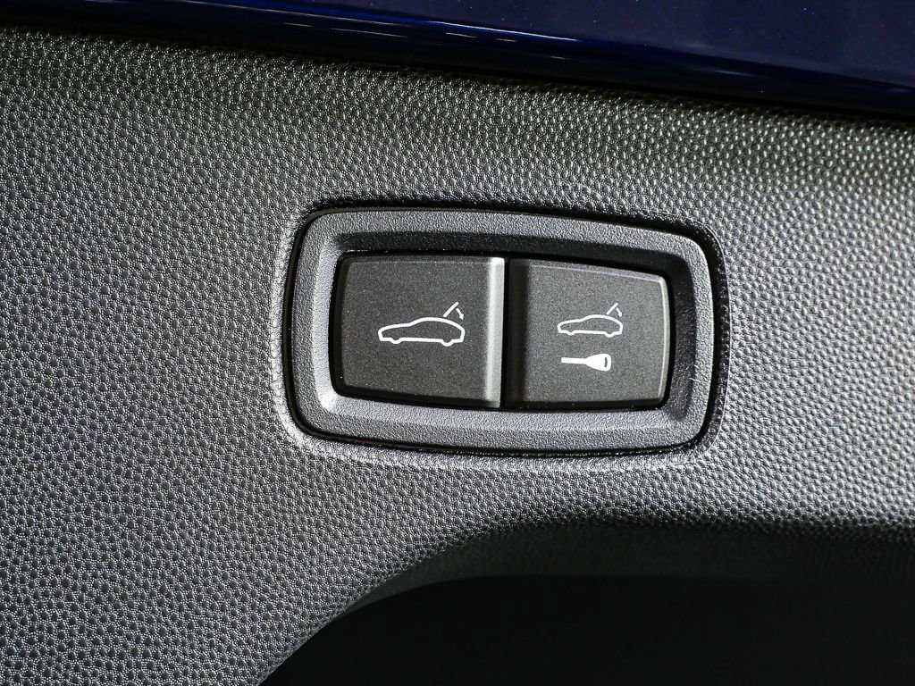 New 2026 Porsche Macan Electric image 34