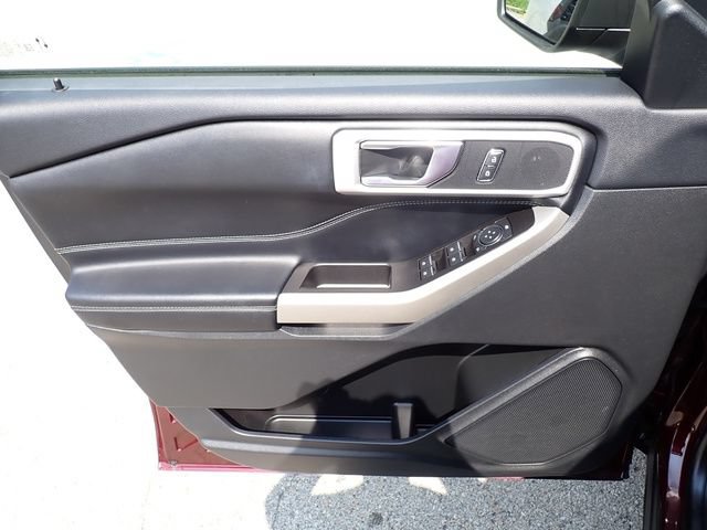 Used 2022 Ford Explorer XLT w/ Equipment Group 202A AWD/4WD image 23