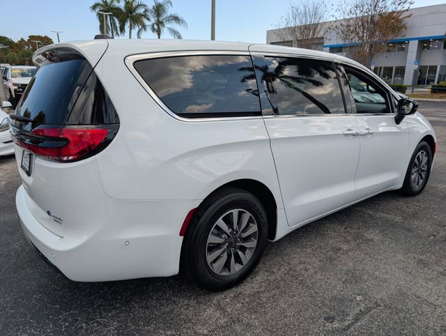 Used 2025 Chrysler Pacifica Select FWD image 15