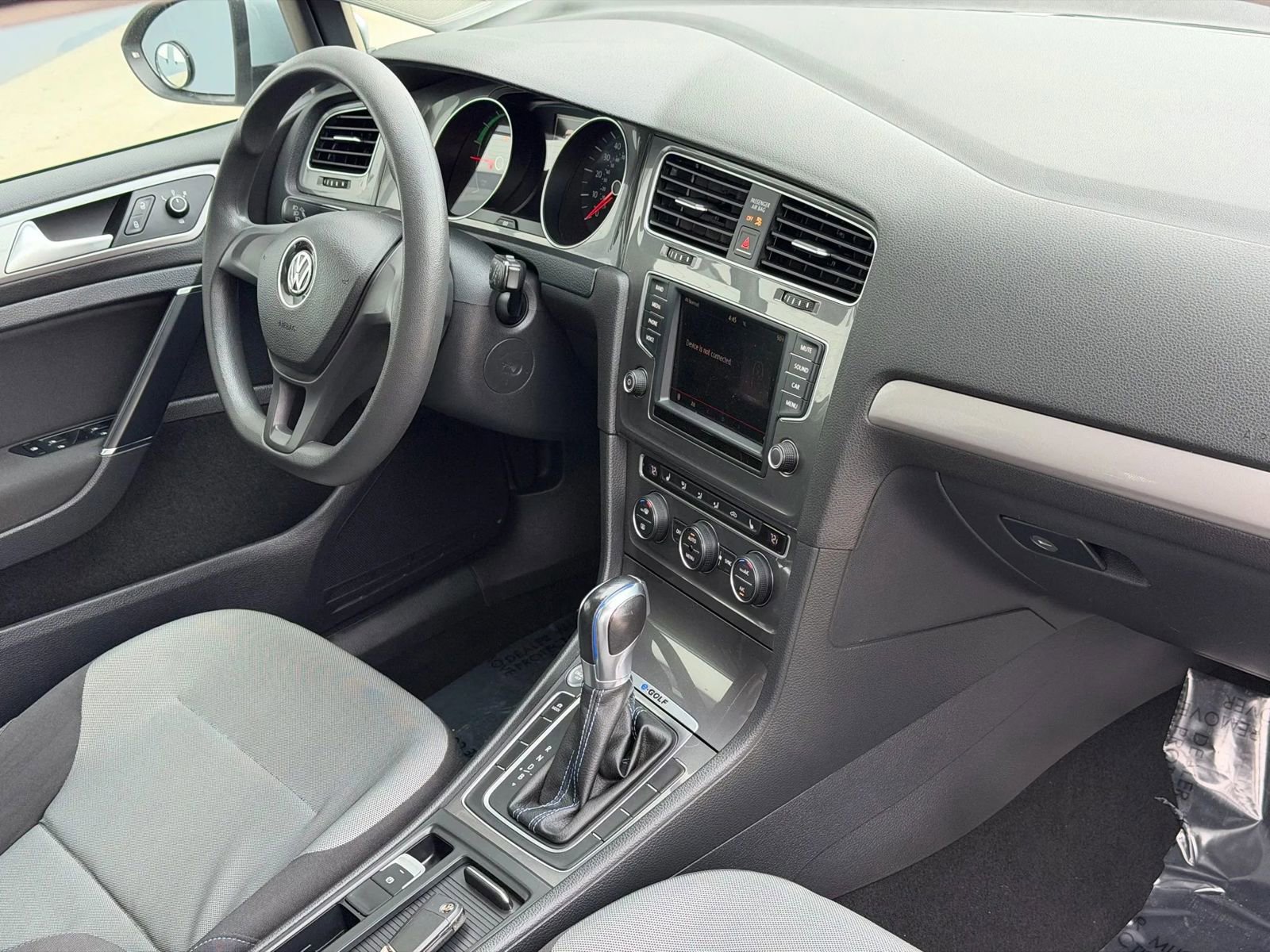 Used 2016 Volkswagen e-Golf SE image 21