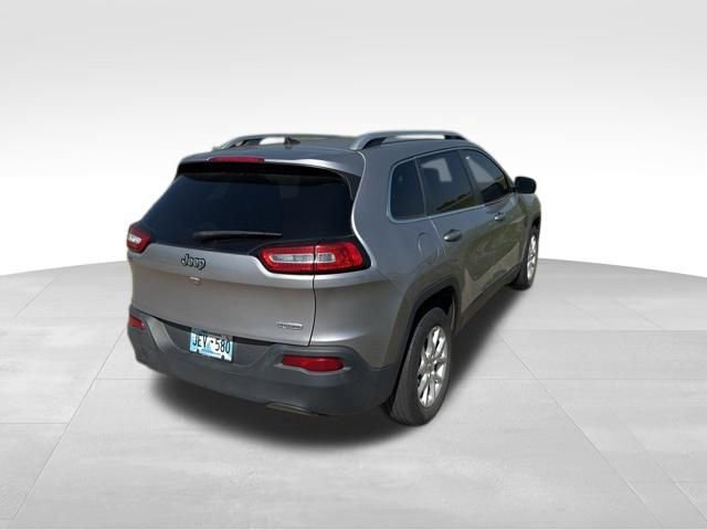 Used 2018 Jeep Cherokee Latitude Plus image 3