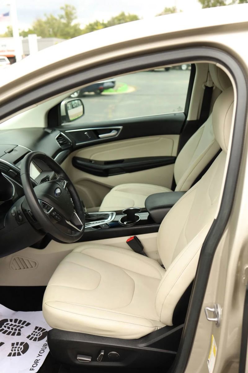 Used 2018 Ford Edge Titanium w/ Ford Safe & Smart Package image 31