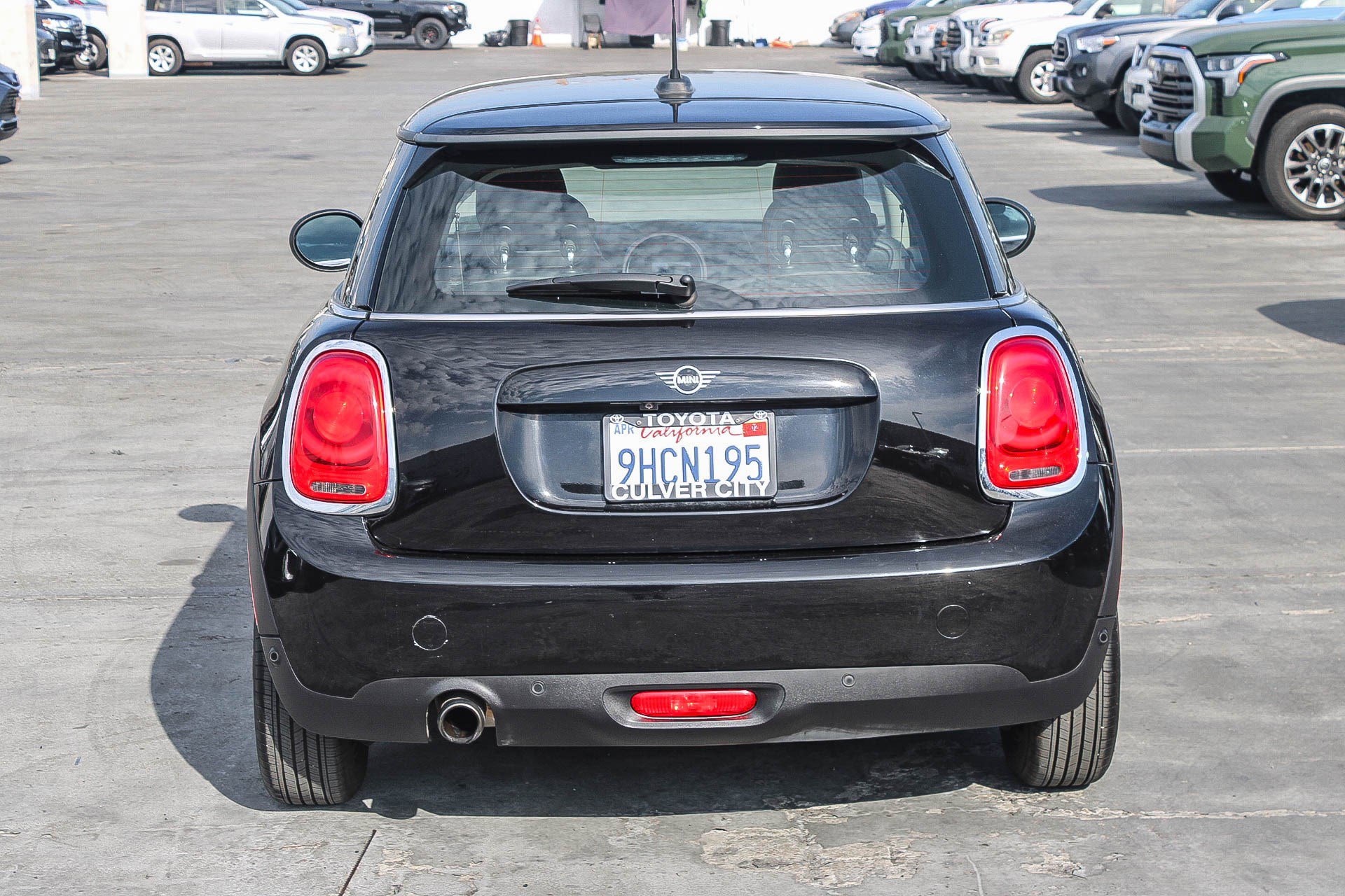 Used 2019 MINI Cooper 2-Door Hardtop image 8