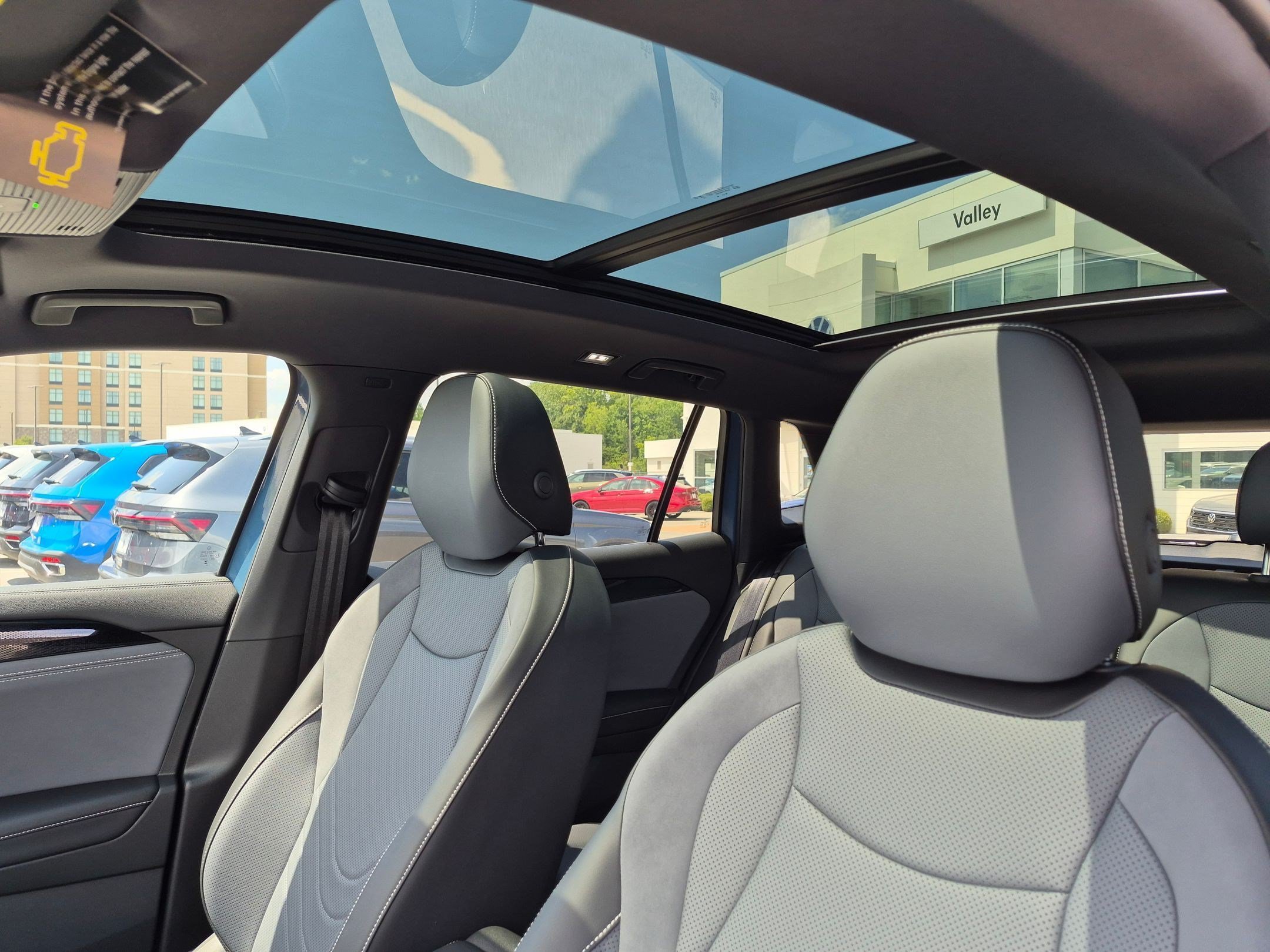 New 2026 Volkswagen Tiguan SE R-Line FWD image 16