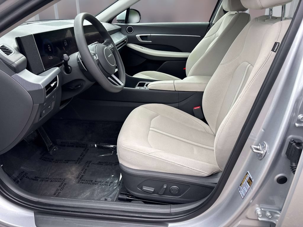 Used 2025 Hyundai Sonata SEL FWD image 11