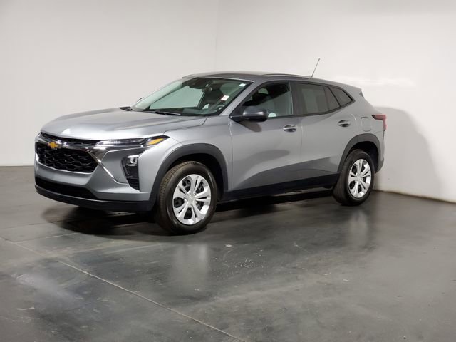 Used 2024 Chevrolet Trax LS w/ Driver Confidence Package image 5
