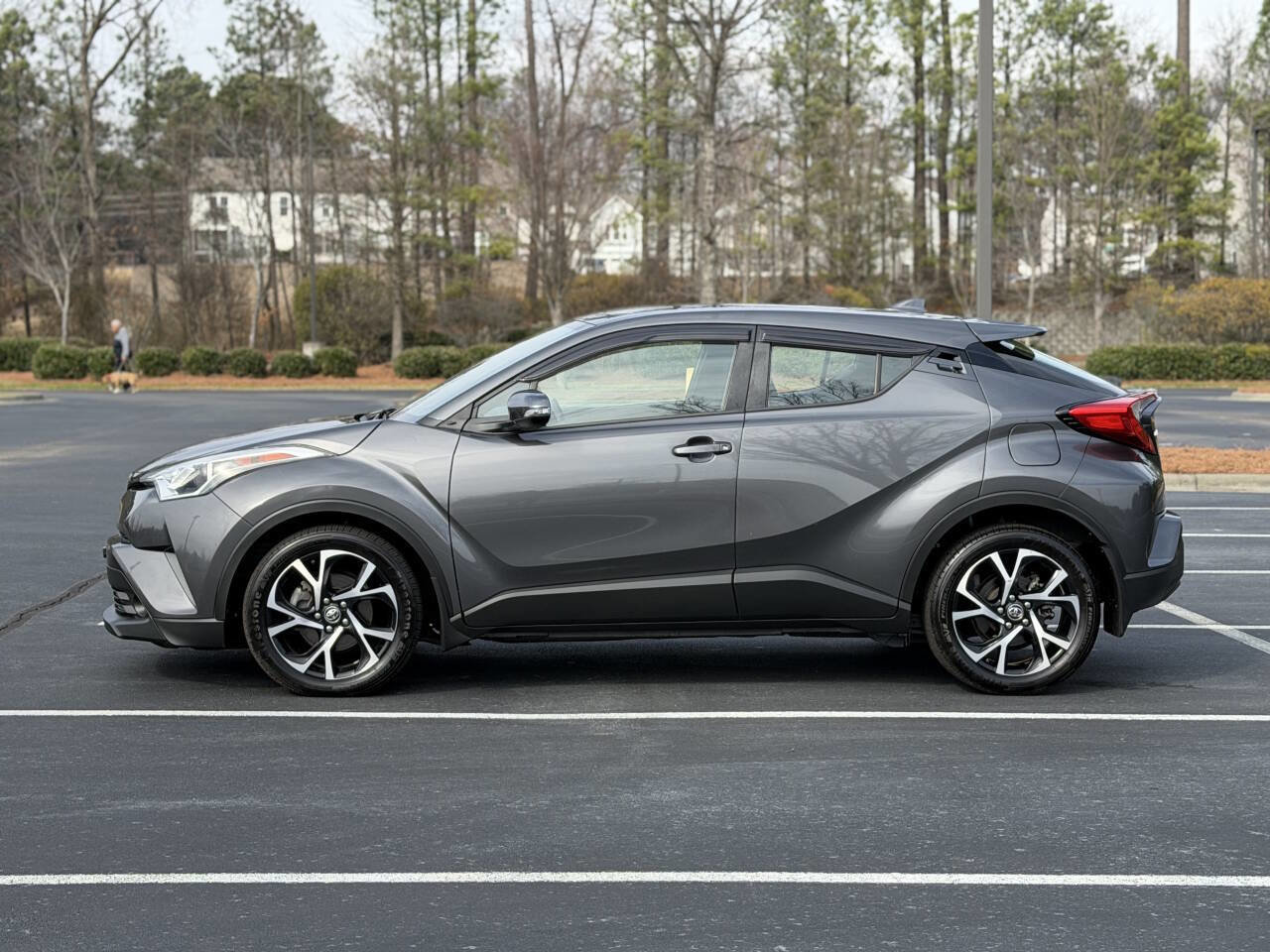 Used 2018 Toyota C-HR XLE image 4