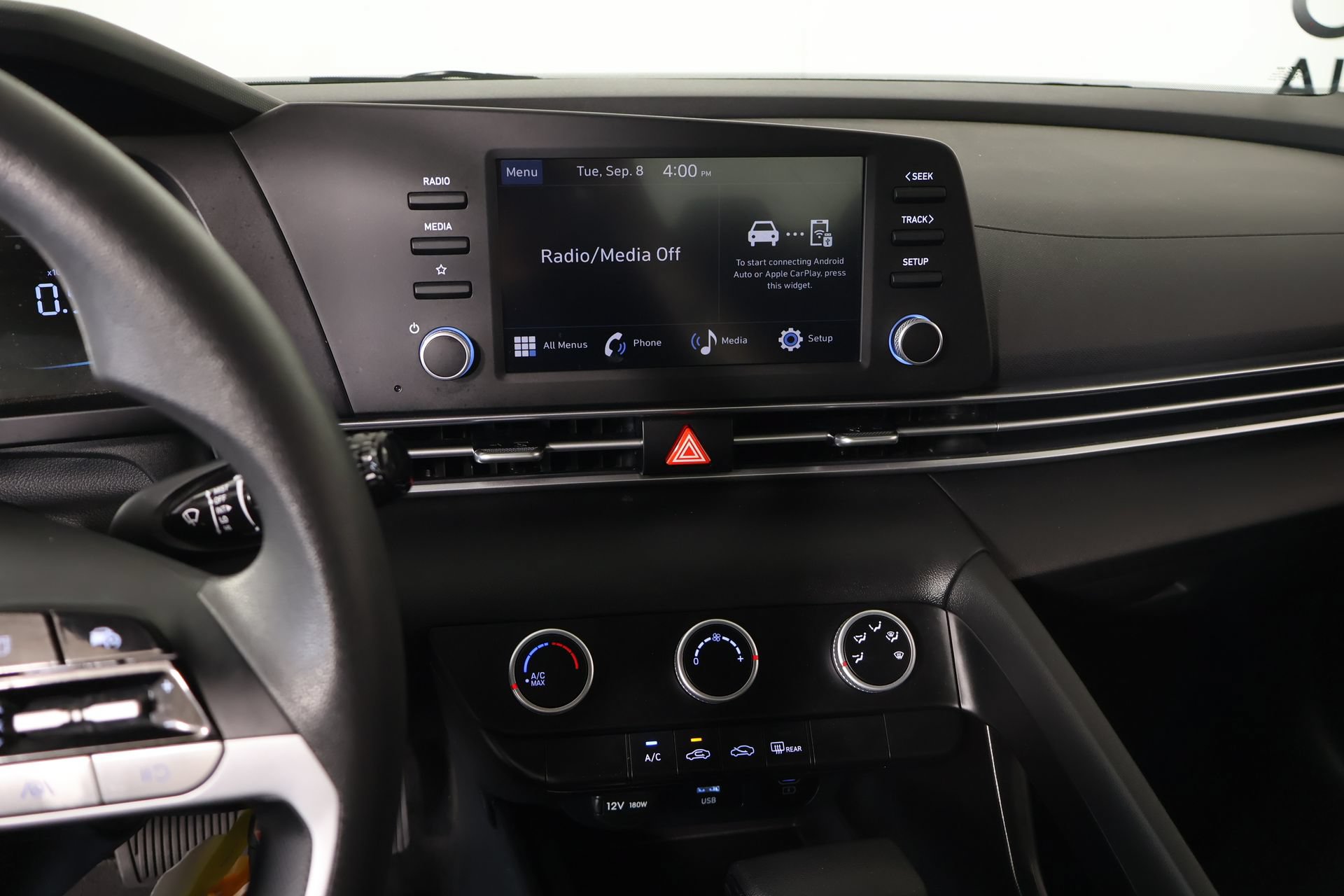 Used 2025 Hyundai Elantra SE FWD image 5