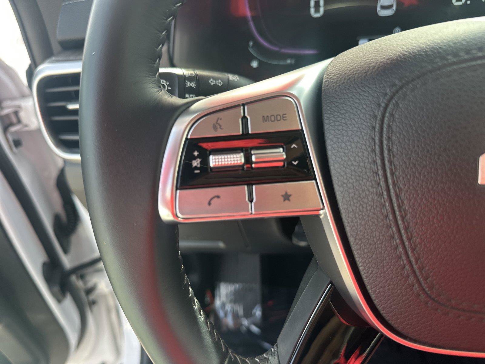 Used 2024 Kia Telluride EX w/ EX Captain's Chair Package FWD image 11