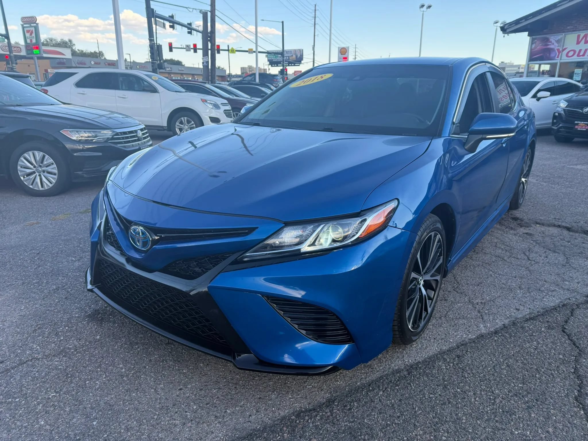 Used 2018 Toyota Camry SE FWD image 4