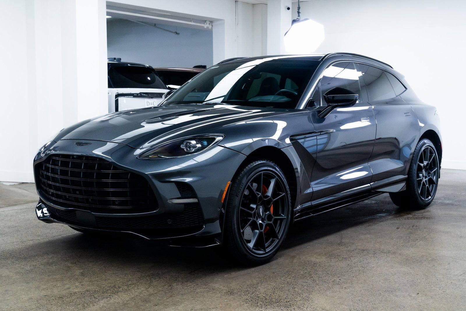Used 2023 Aston Martin DBX 707 image 3