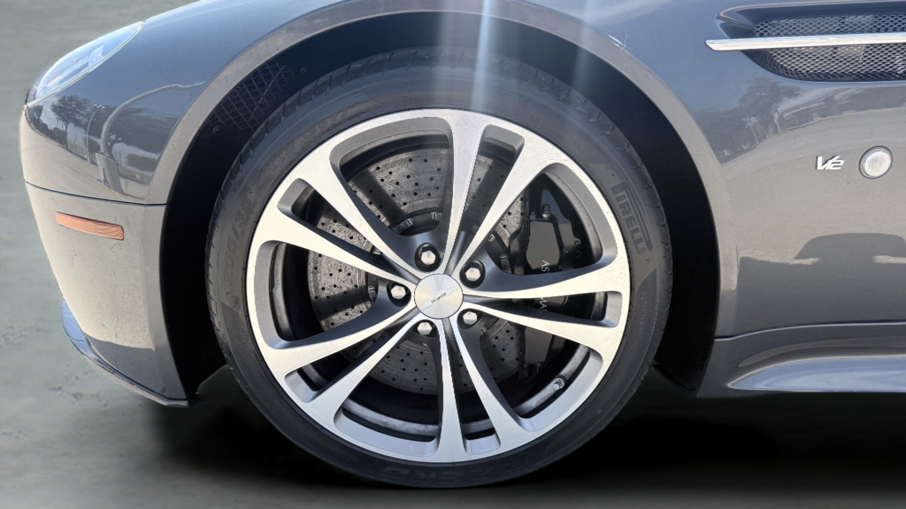 Used 2015 Aston Martin V12 Vantage S RWD image 15